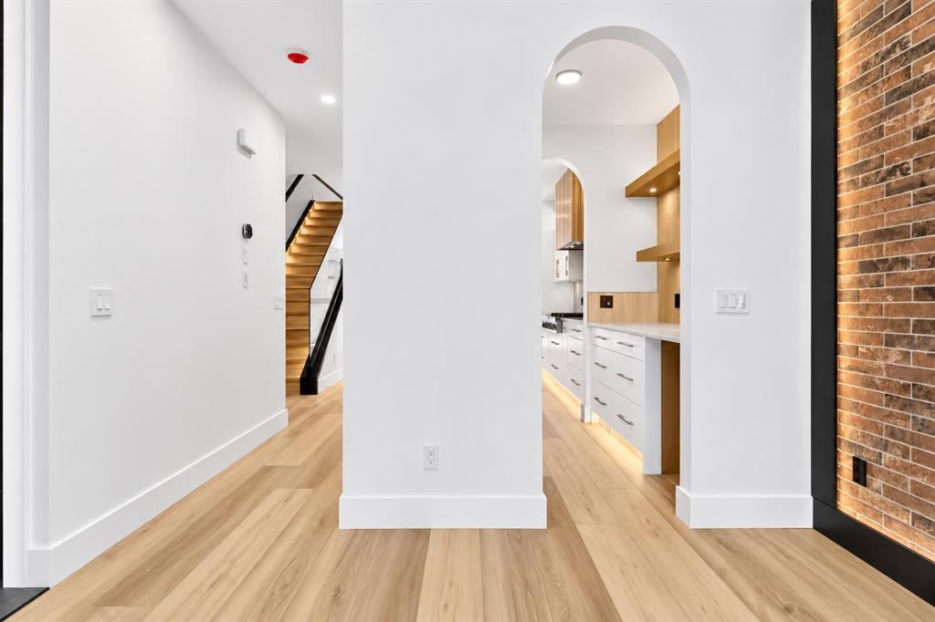 Photo 7 of 50, 615 55 Avenue SW