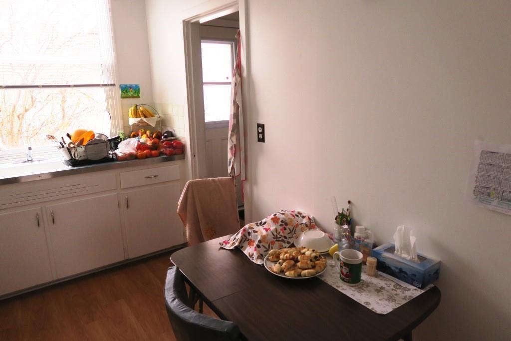 Photo 6 of 15, 139 1 Street S