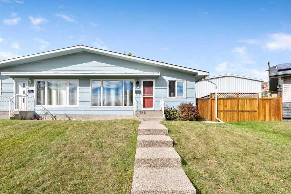 Photo of 218A Allan Crescent SE