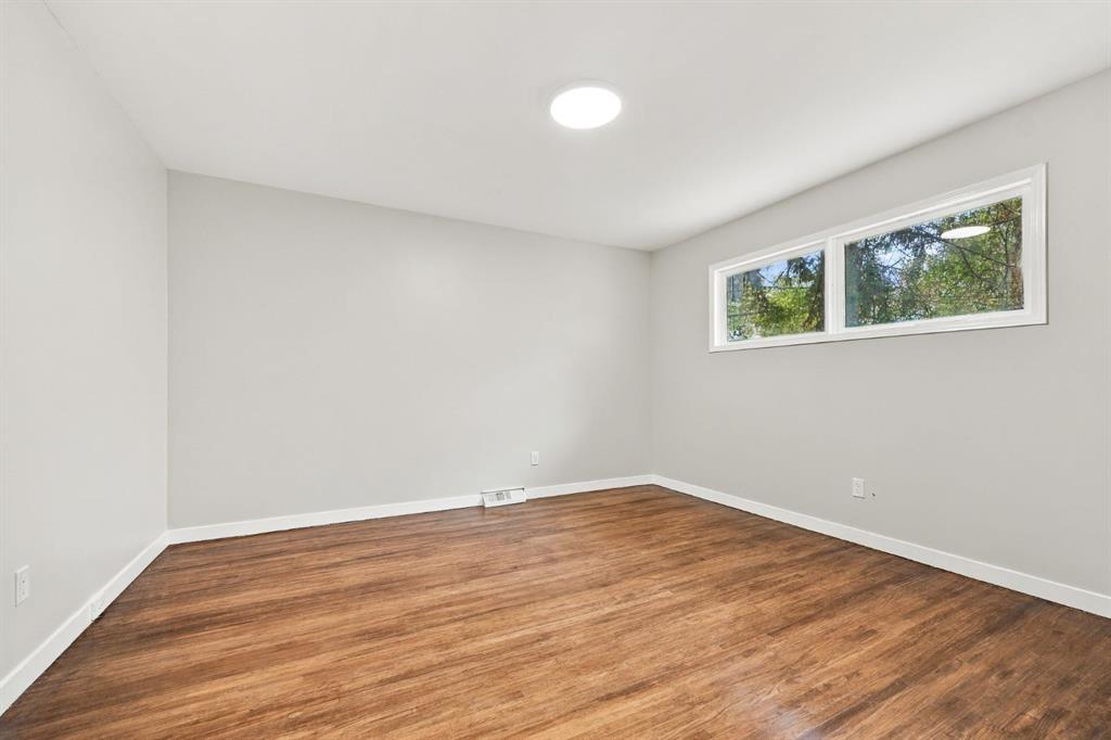 Photo 12 of 41, 203 42 Avenue SW