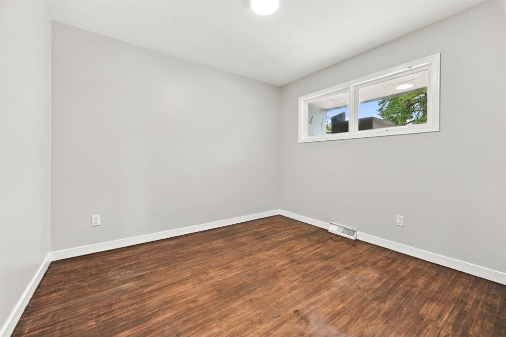 Photo 16 of 41, 203 42 Avenue SW