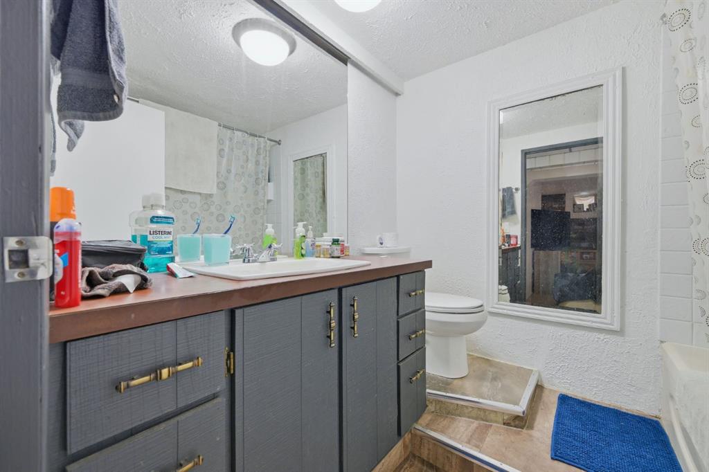 Photo 32 of 41, 203 42 Avenue SW