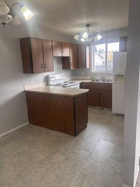Photo 7 of 32, 4207 54 Avenue