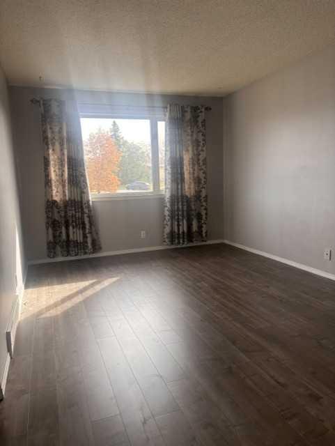 Photo 8 of 32, 4207 54 Avenue