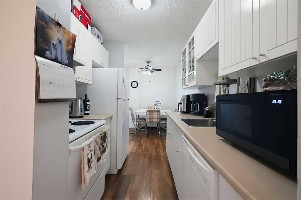 Photo 5 of 24, 302 - 3522 44 Street SW