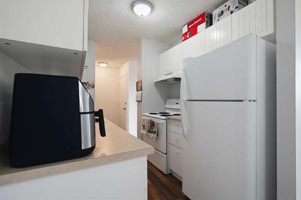 Photo 6 of 24, 302 - 3522 44 Street SW