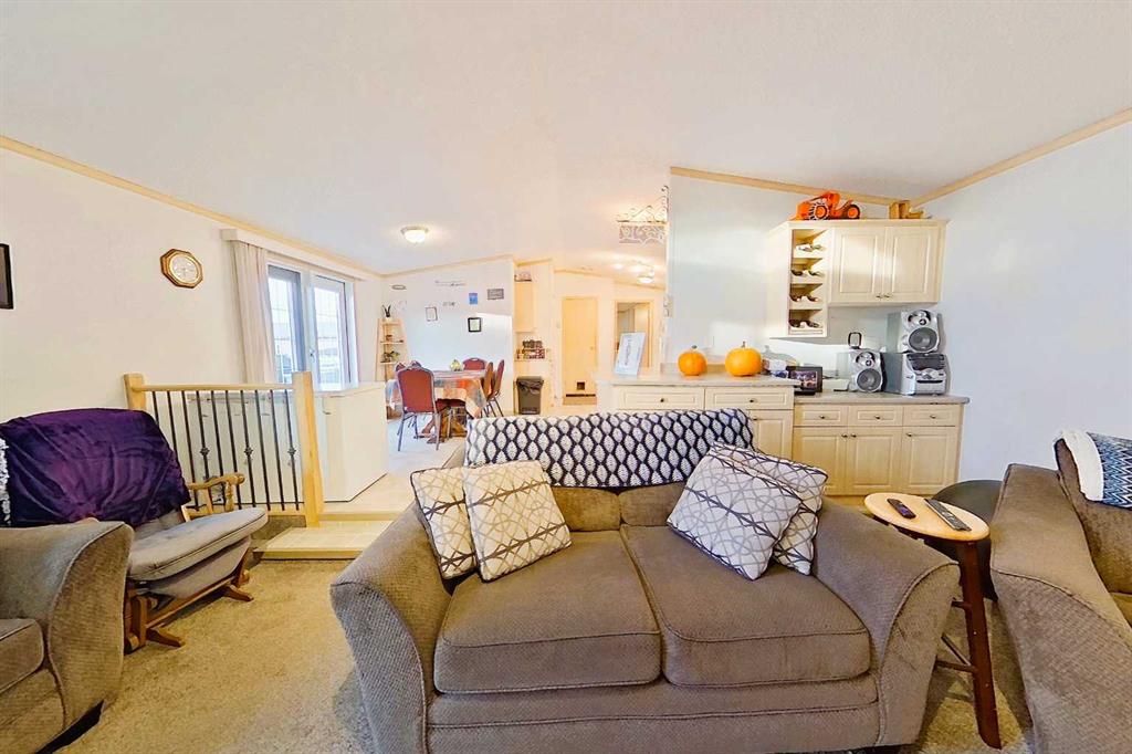 Photo 13 of 48, 308 1A Avenue SW
