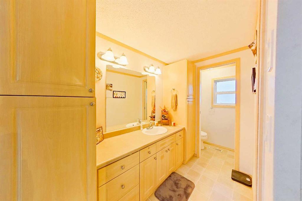 Photo 32 of 48, 308 1A Avenue SW