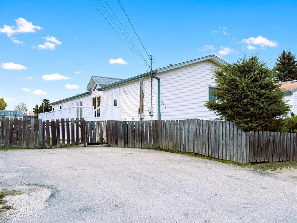 Photo 35 of 48, 308 1A Avenue SW