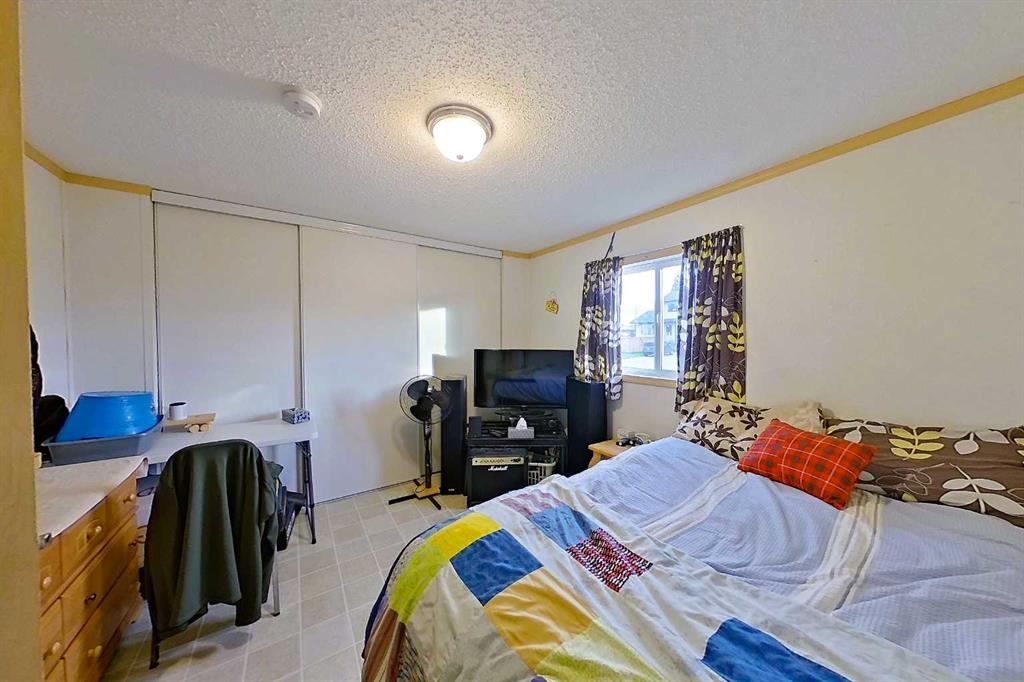 Photo 5 of 48, 308 1A Avenue SW