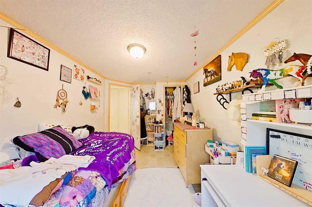 Photo 9 of 48, 308 1A Avenue SW