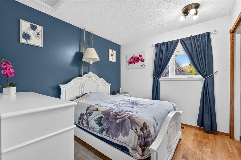 Photo 22 of 45, 218 Coventry Close NE