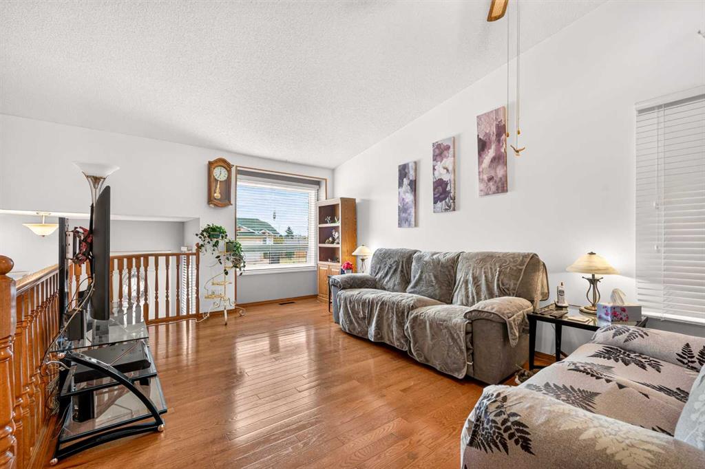 Photo 10 of 45, 218 Coventry Close NE