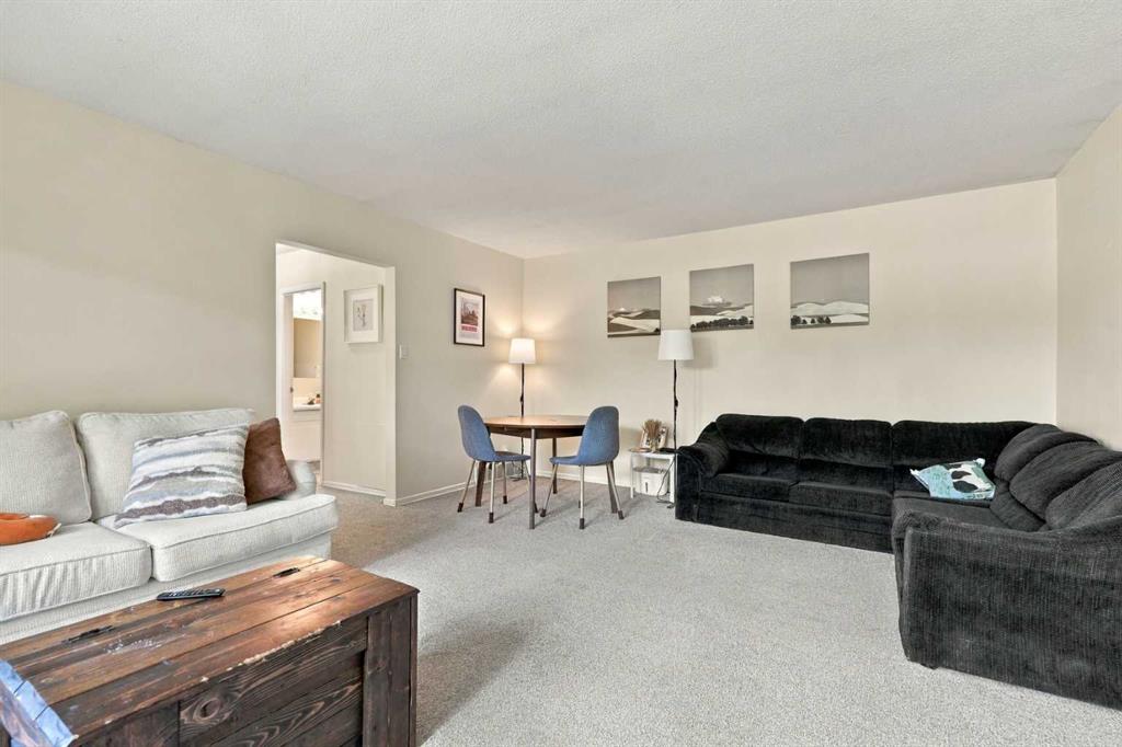 Photo 7 of 50, 3102 38 Street SW