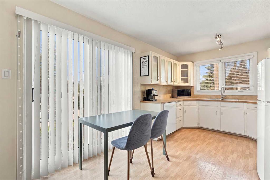 Photo 10 of 50, 3102 38 Street SW