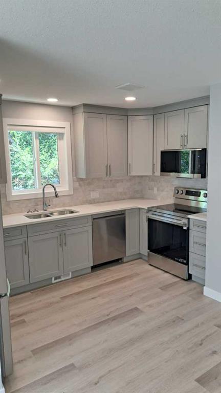Photo 7 of 13, 969 2 Street SE