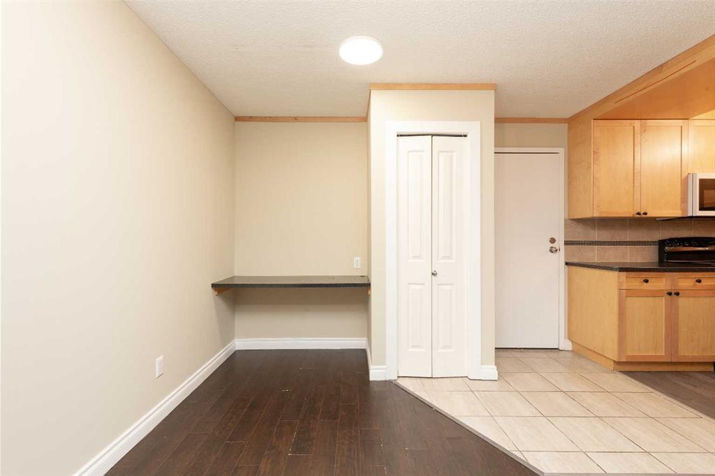Photo 6 of 23, 105B - 295 Columbia Boulevard W
