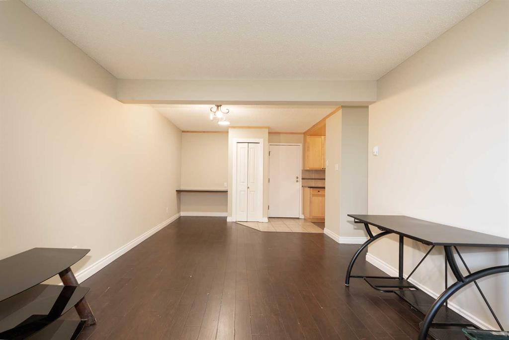 Photo 9 of 23, 105B - 295 Columbia Boulevard W
