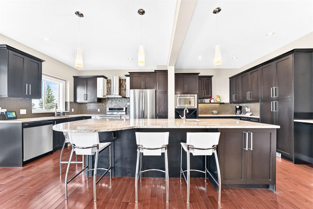 Photo 5 of 38, 255 Edgebrook Park NW