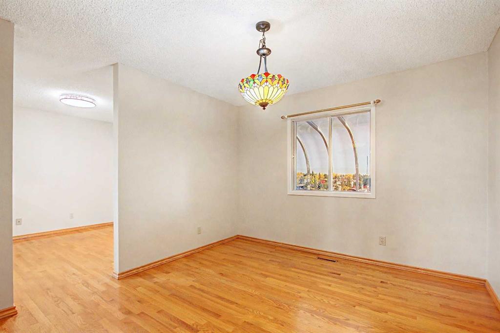 Photo 11 of 41, 164 Strathaven Circle SW