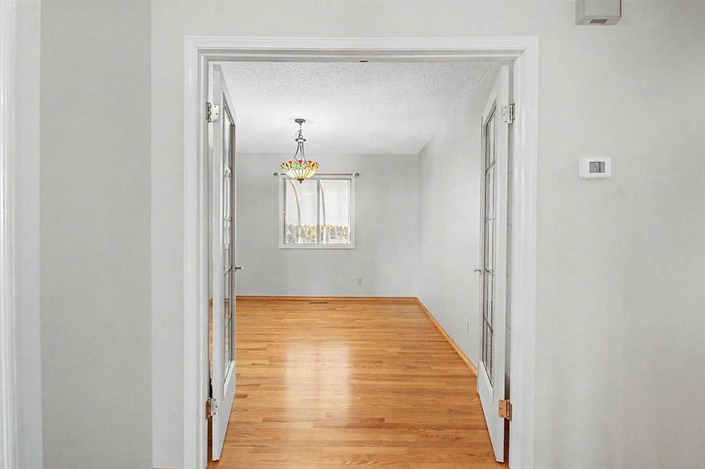 Photo 12 of 41, 164 Strathaven Circle SW