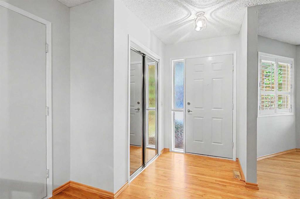 Photo 14 of 41, 164 Strathaven Circle SW