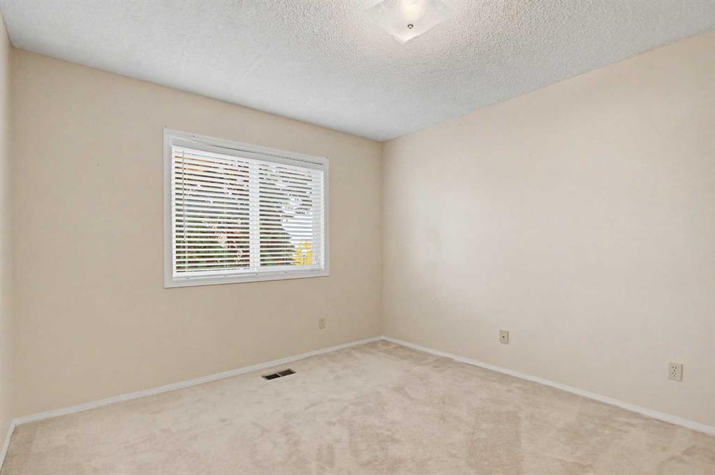 Photo 24 of 41, 164 Strathaven Circle SW