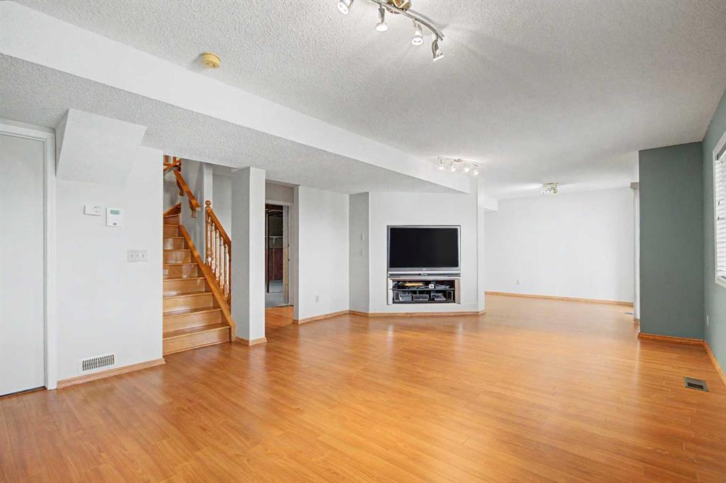 Photo 26 of 41, 164 Strathaven Circle SW