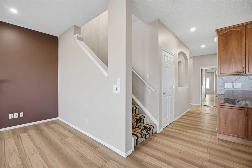Photo 13 of 48, 249 Saddlecrest Way NE