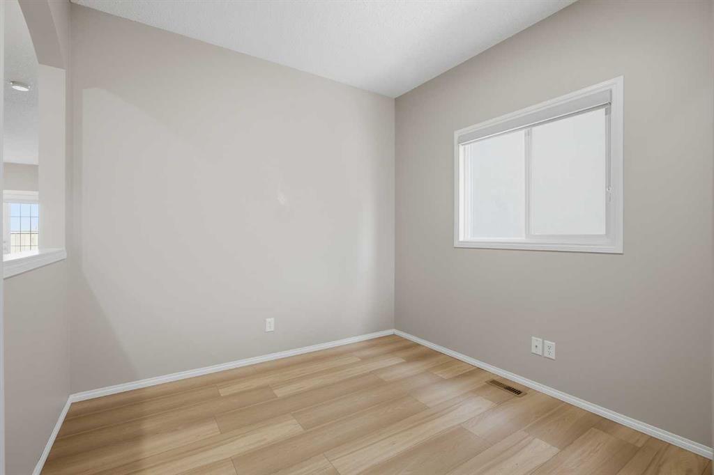 Photo 15 of 48, 249 Saddlecrest Way NE