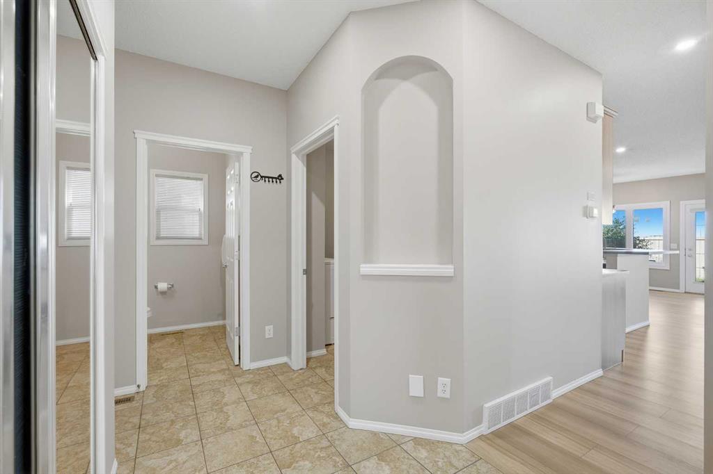 Photo 17 of 48, 249 Saddlecrest Way NE