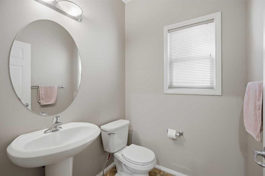 Photo 18 of 48, 249 Saddlecrest Way NE