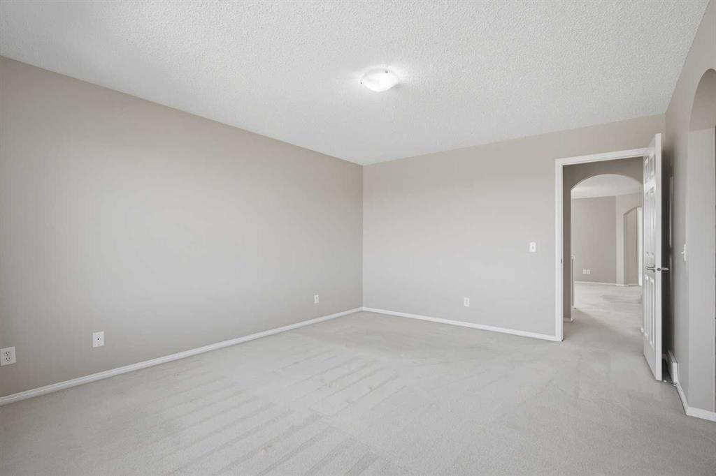 Photo 27 of 48, 249 Saddlecrest Way NE