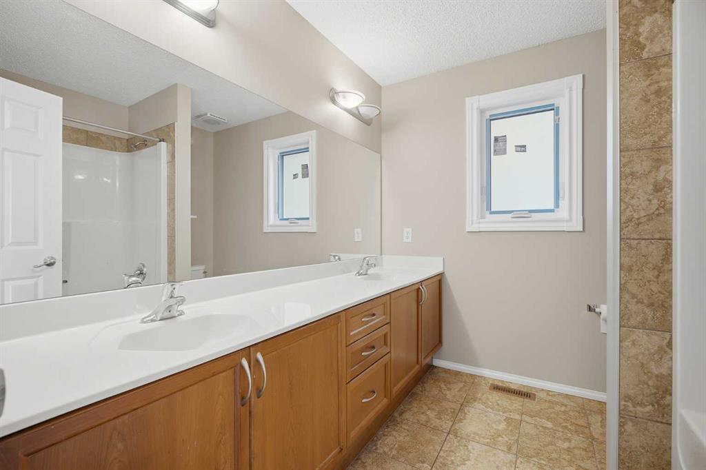 Photo 35 of 48, 249 Saddlecrest Way NE