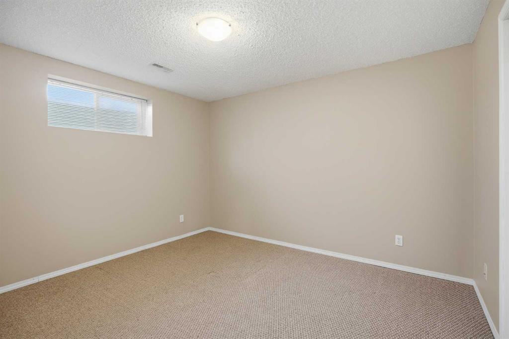 Photo 41 of 48, 249 Saddlecrest Way NE