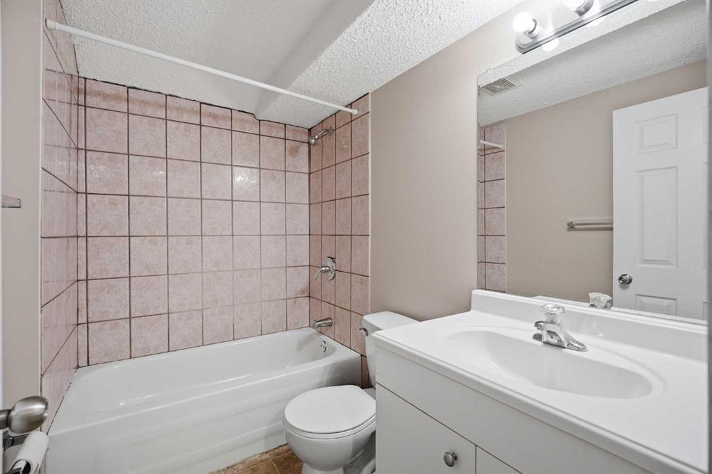 Photo 43 of 48, 249 Saddlecrest Way NE