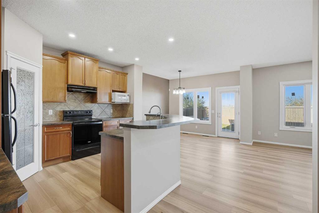 Photo 6 of 48, 249 Saddlecrest Way NE