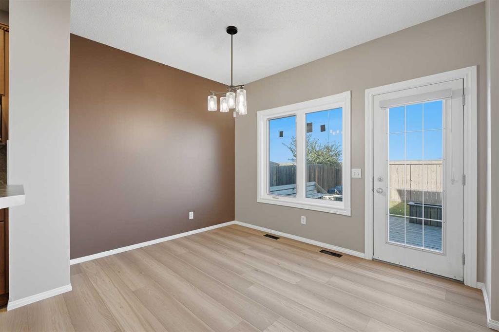 Photo 7 of 48, 249 Saddlecrest Way NE