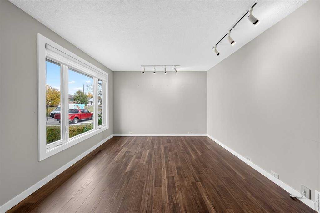 Photo 6 of 40, 255 Huntridge Way NE