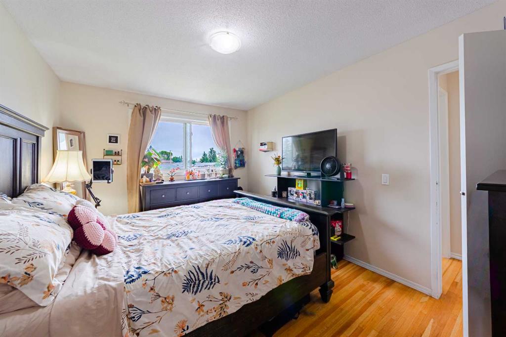Photo 17 of 29, 5412 14 Avenue SE
