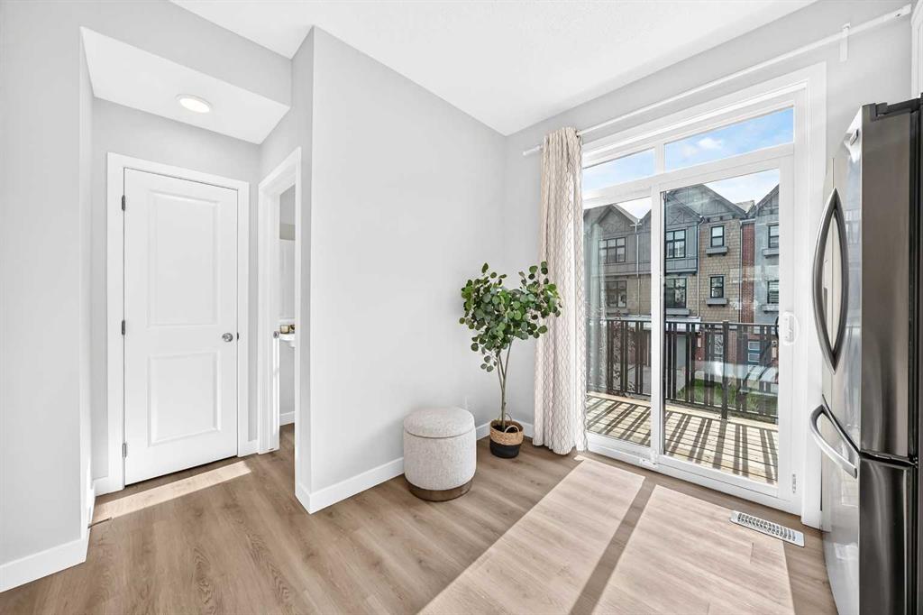 Photo 11 of 40, 91 Spring Willow Close SW