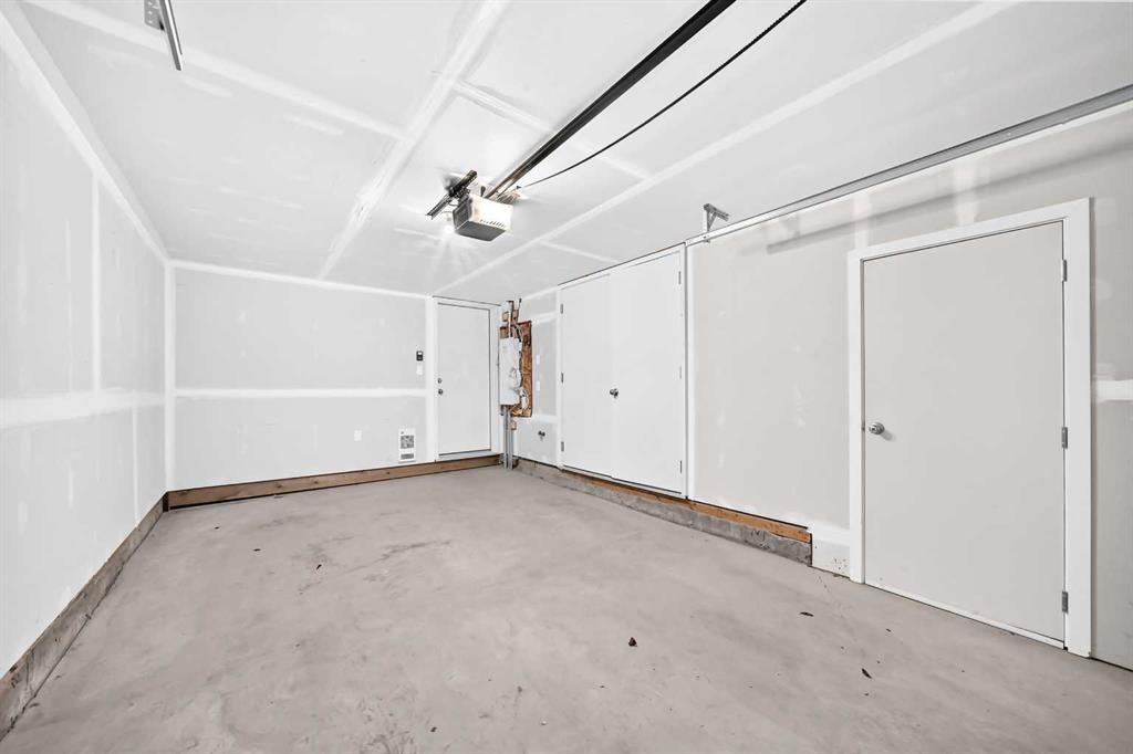 Photo 36 of 40, 91 Spring Willow Close SW