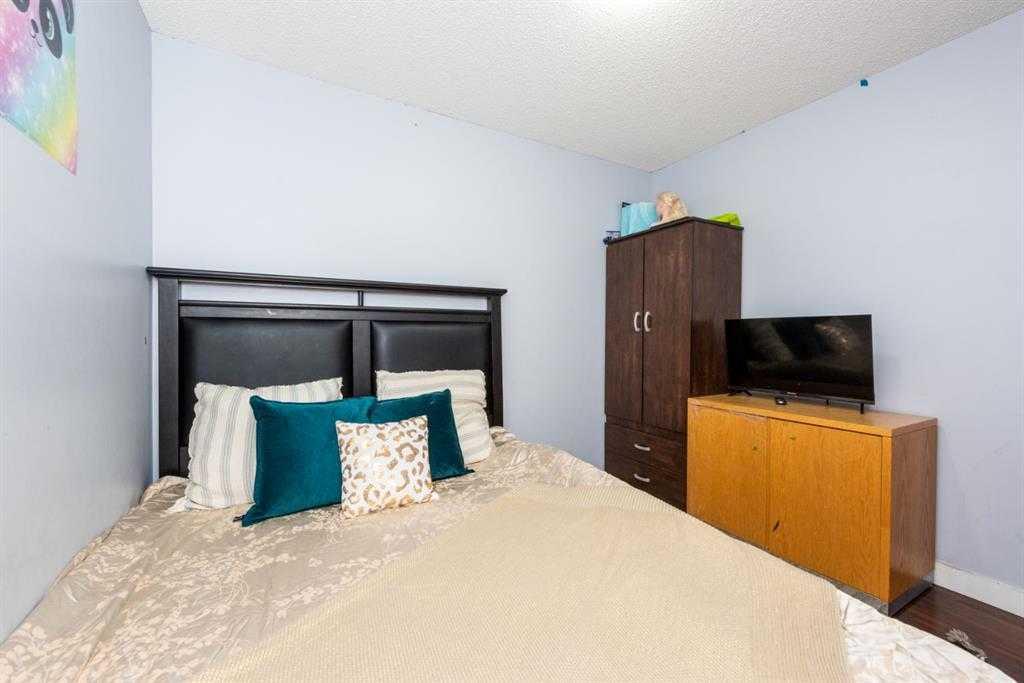 Photo 13 of 23, 2212 - 15 Saddlestone Way NE