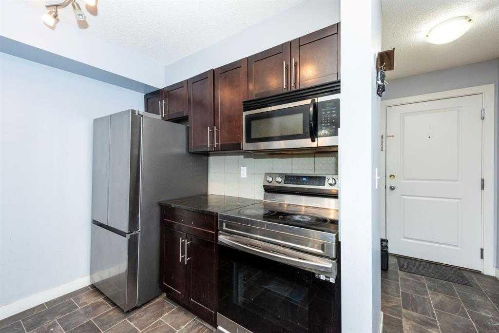 Photo 7 of 23, 2212 - 15 Saddlestone Way NE